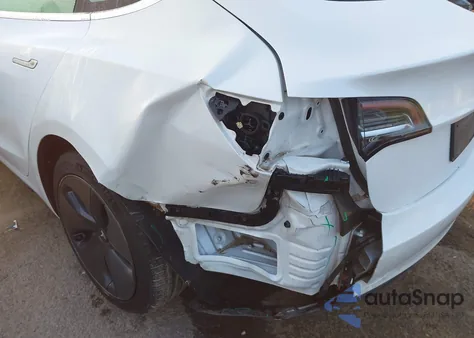 2020 Tesla Model 3 Standard Range Plus Rear-Wheel Drive/Standard Range Rear-Wheel Drive from USA, damaged, VIN 5YJ3E1EA2LF615211